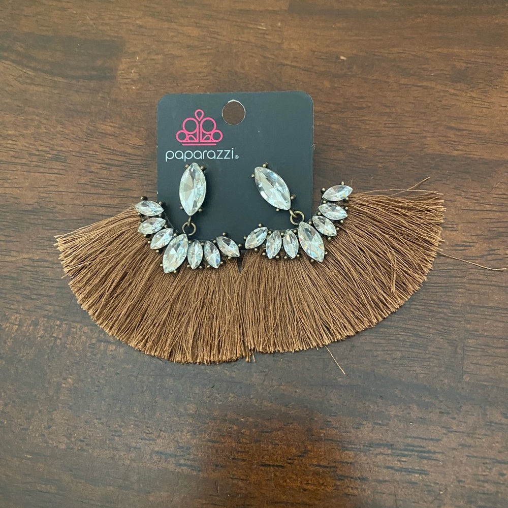 Light brown tassel earrings with jewels
